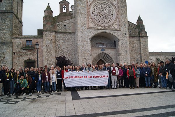 Periodistas participan en una concentración en Talavera en reivindicación de sus derechos y en defensa del periodismo veraz