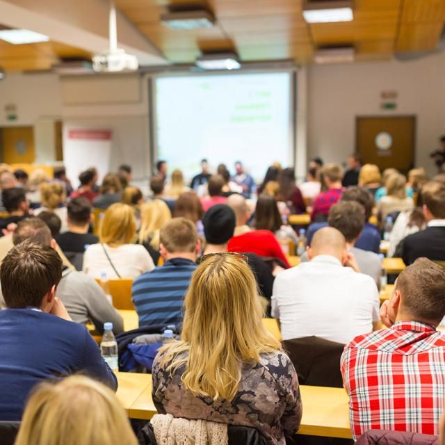 Organizados por el Centro Regional de Formación del Profesorado.