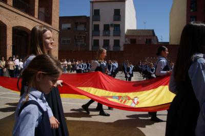 El Colegio Compañía de María rinde homenaje a la Bandera de España