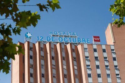 Un herido tras salirse de la vía y quedar atrapado dentro de su turismo