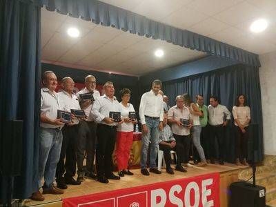 El PSOE de Montesclaros rinde homenaje a los concejales de la democracia (IMÁGENES)