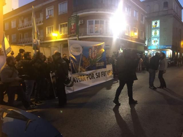 Unas ochenta personas reivindican en Talavera" un futuro para la ciudad" ante los representantes políticos