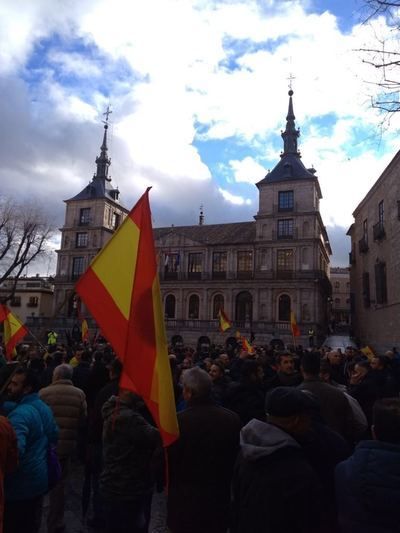 Unas 2.000 personas reclaman en Toledo “justicia salarial” para policías y guardias civiles