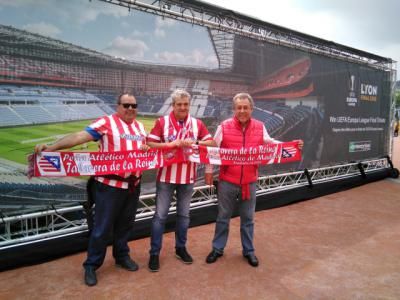 Miembros de la Peña Atlco. de Madrid de Talavera viven en directo la tercera Europa League rojiblanca