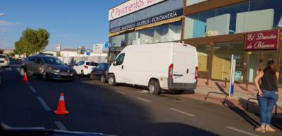 Choque entre un turismo y una furgoneta en la avenida Francisco Aguirre