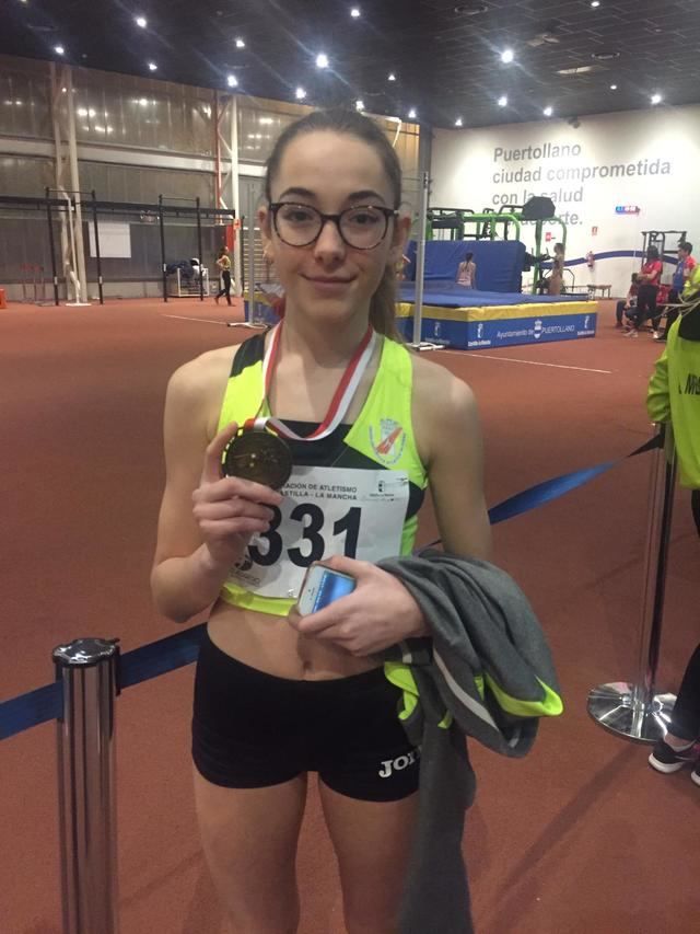 Letizia Domínguez, campeona regional absoluta de salto de altura