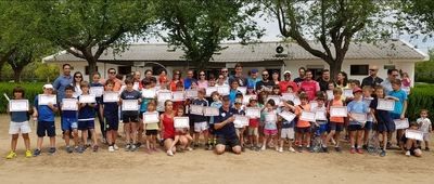 Finaliza el curso para las escuelas de tenis locales