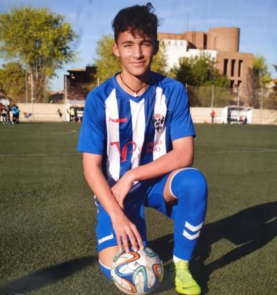 Valen firma por el UD Almería