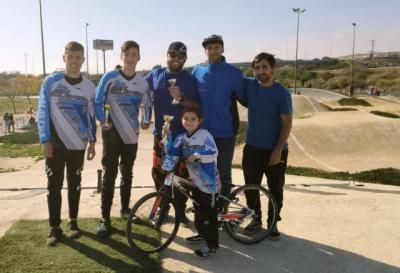 Tres platas y dos bronces, para los componentes del club BMX TALAVERA