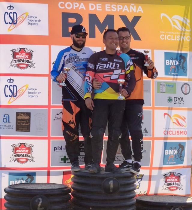 Tres platas y dos bronces, para los componentes del club BMX TALAVERA