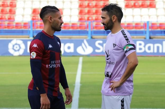 Márquez y Gonzalo en el amistoso que enfrentó a Don Benito y Extremadura el pasado 26 de septiembre. FOTO: HOY EXTREMADURA