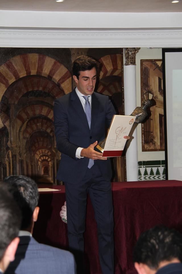 Tomás Rufo recibió ayer un premio taurino de la Casa de Córdoba