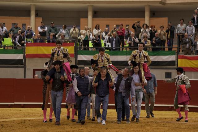 Castella, De Justo y Rufo, a hombros en una tarde histórica en Navalmoral