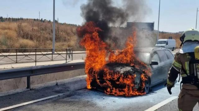 Vehículo incendiado 