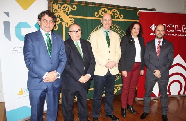 De I. a D. Miguel Ángel Escalante, Gregorio Gómez, Vicente Muñoz, Fátima Guadamillas y Mario Donate