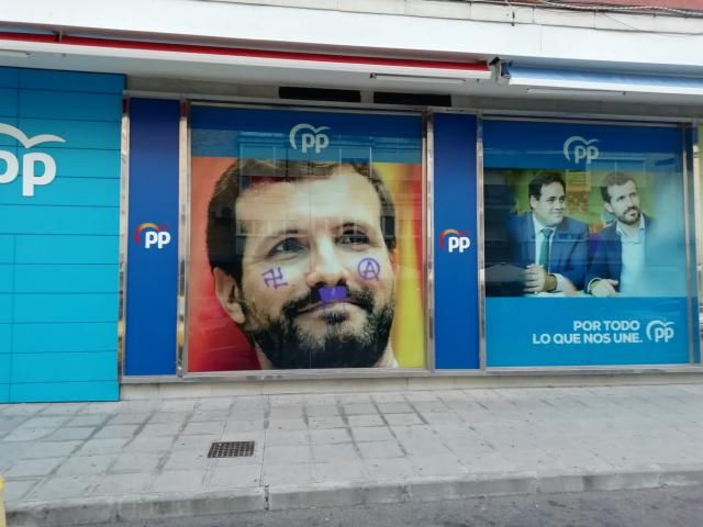 La sede del PP en Toledo amanece con pintadas nazis