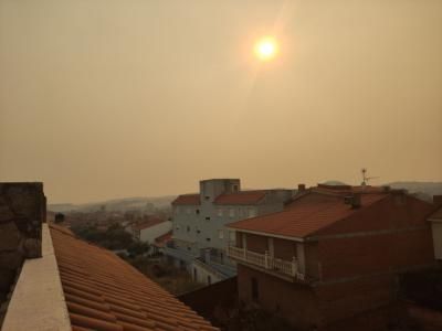 El humo del incendio de Navalacruz llega a la comarca de Talavera: Montesclaros, Segurilla...