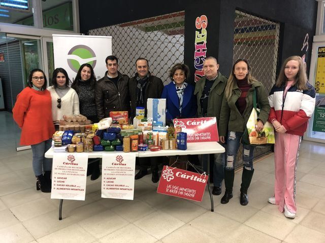 Nuevas Generaciones de Talavera recoge 300 kg en la campaña de Populares Solidarios