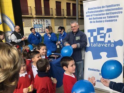 Éxito del mercadillo solidario del Colegio Juan Ramón Jiménez a favor de TEA Talavera