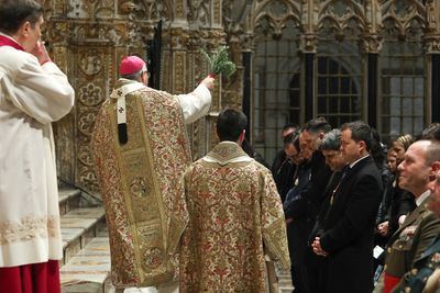 Toledo celebra el Domingo de Resurrección dentro de la Catedral