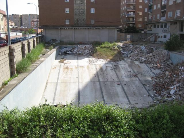 Antigua piscina en el barrio talaverano de La Solana