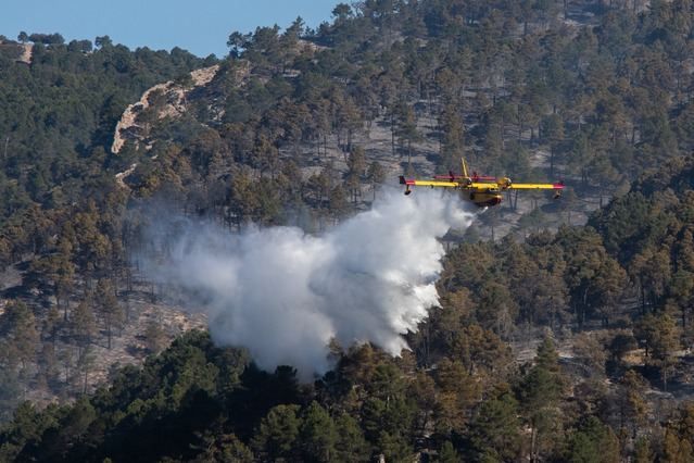 Un total de 13 medios y 60 personas continúan trabajando en el incendio de Puertollano