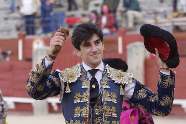 El talaverano pasea su trofeo en Toledo