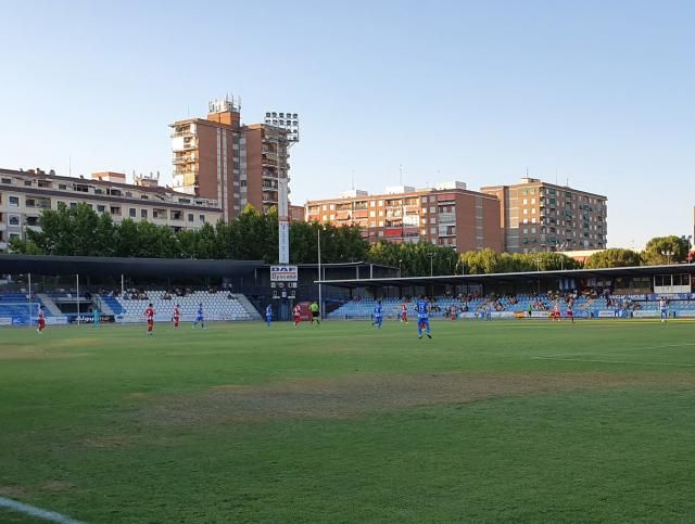 Un momento del partido amistoso en El Prado.