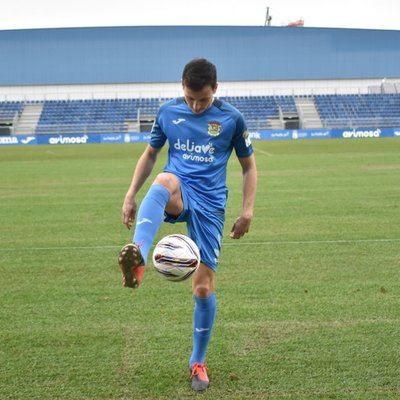 FÚTBOL | EL talaverano Javier Espinosa ya viste la camiseta del Fuenlabrada