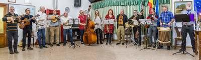 El grupo folk 'La Troje' alegra la Navidad en Talavera