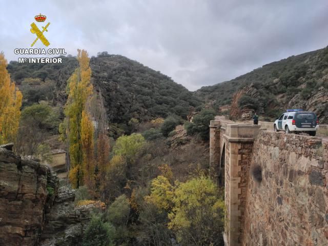 Auxilian a una mujer accidentada en una ruta senderista