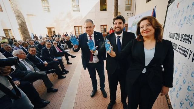 Lucas Jiménez, Fernando López Miras y Carmen Crespo 