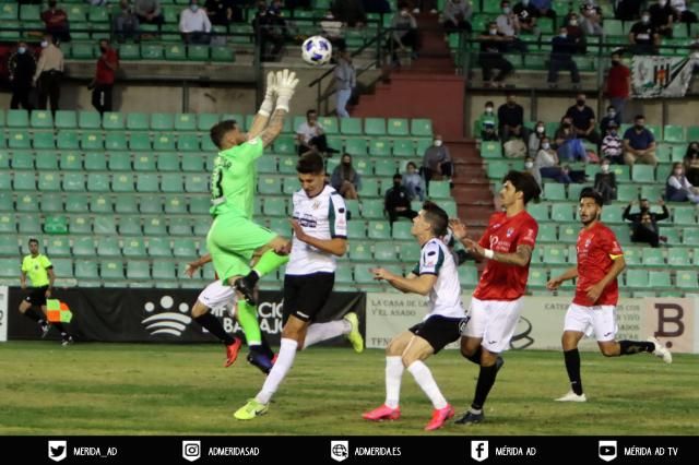 Imagen del pasado Mérida-Talavera con público en el Romano. Este domingo no lo habrá