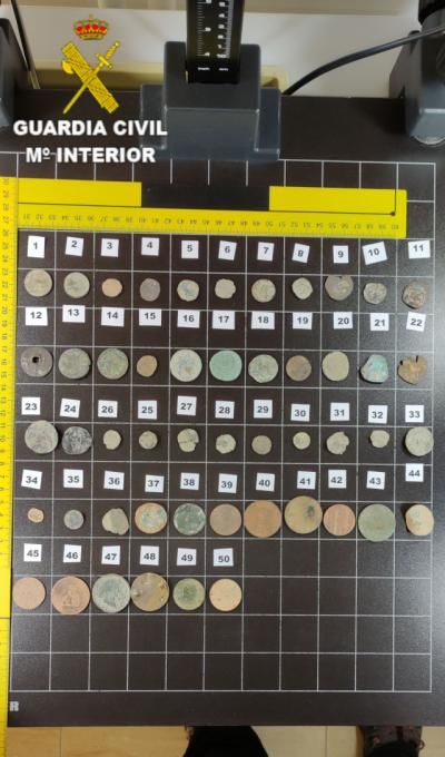 Investigan a una persona por vender monedas antiguas expoliadas