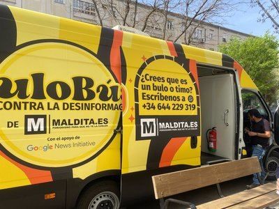 El 'BuloBús' ayuda a los mayores contra los timos en Internet