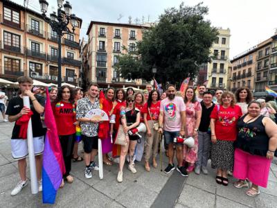 Cientos de personas se manifiestan en Toledo en apoyo al colectivo LGTBI