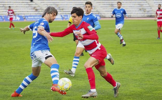 El filial nazarí recibe este domingo a los cerámicos en un partido vital para ambos equipos.