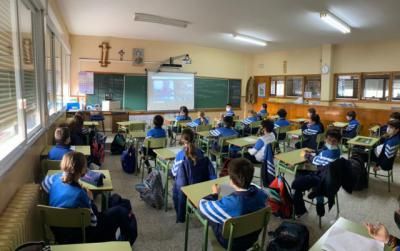 Los alumnos de Maristas Talavera siguen en directo la erupción de La Palma