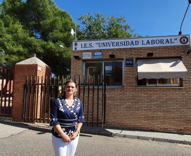 Mª Ángeles García, en uno de los centros de Toledo de las oposiones.