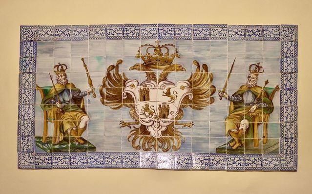 Toledo restaura el panel de azulejos del zaguán