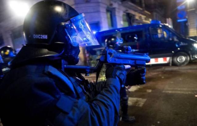 Mosso d'Esquadra en la plaza de Sant Jaume | Efe