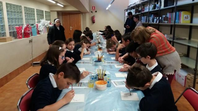 Los alumnos descubren la cerámica de Talavera y su patrimonio cultural de forma didáctica, práctica y muy participativa.