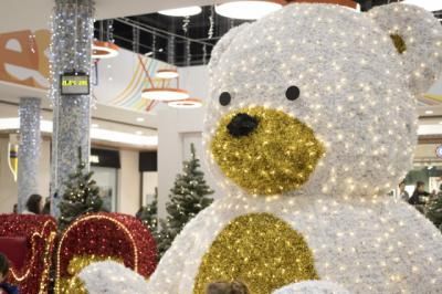 Los Alfares elige entre sus visitantes al protagonista del encendido del alumbrado de Navidad