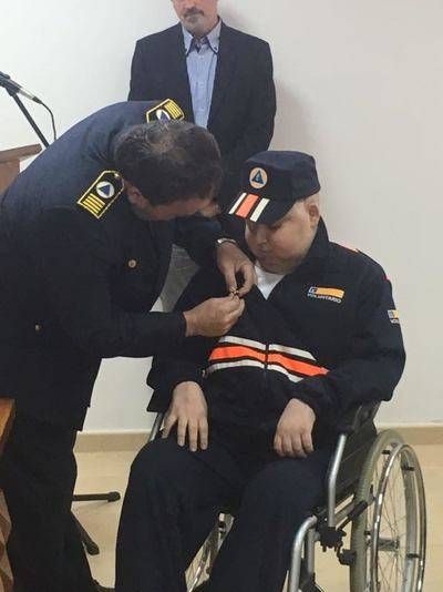 El joven Jesús García recibe la medalla de oro de Protección Civil a nivel nacional