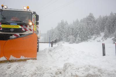 Preparadas 728 quitanieves y 122.062 toneladas de fundentes ante las nevadas de este domingo y el lunes