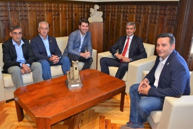 Alcalde y concejales en un reciente encuentro con el presidente de Diputación.