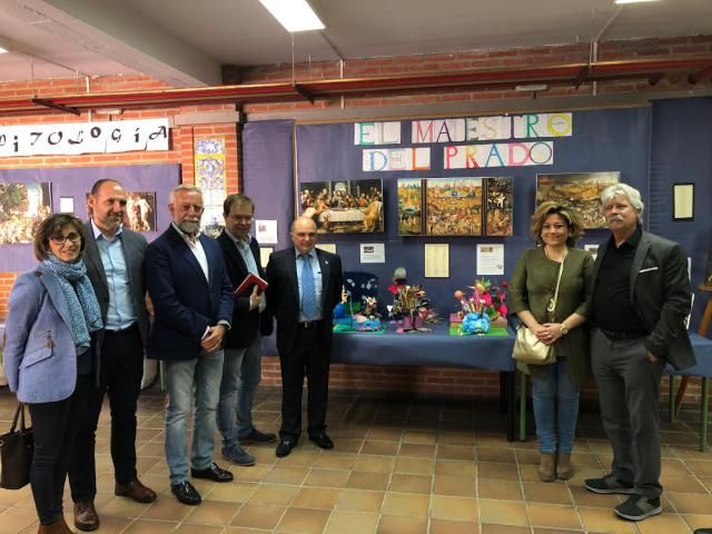 Javier Sierra inaugura en el IES Puerta de Cuartos la exposición sobre el II Centenario del Museo del Prado