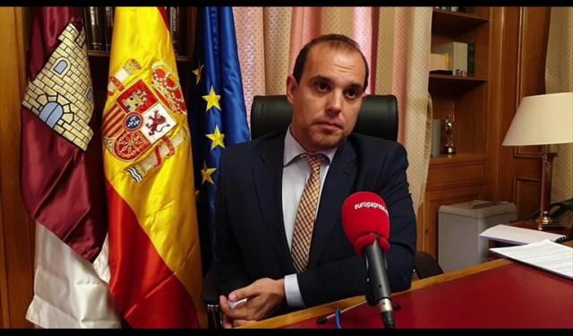 El presidente de las cortes regionales.