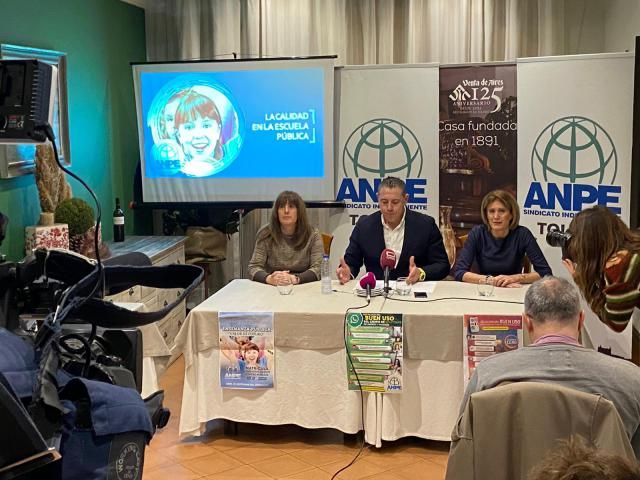 Entrega de los premios ANPE TOLEDO y presentación la campaña 'MATRICULA A TUS HIJOS EN CENTROS PÚBLICOS'