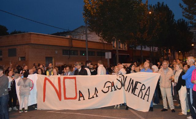 Convocada para este viernes una concentración contra la gasolinera